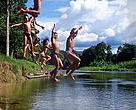 Pemandangan sehari-hari anak-anak Bakul sepulang dari sekolah. Mereka mandi dengan terjun langsung ke sungai labian.